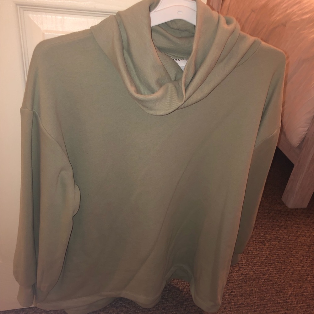 Never worn 1X green sweater!